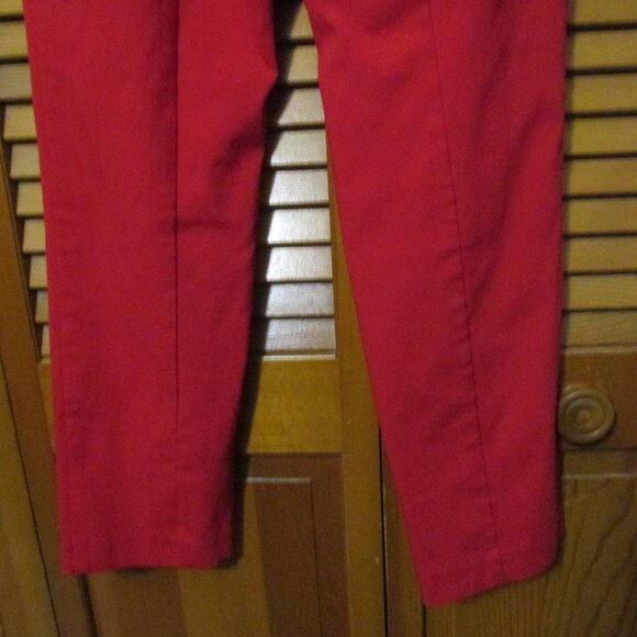 Motherhood Maternity NEW red pants, pull on, ankle length, tapered legs size L - Picture 9 of 10